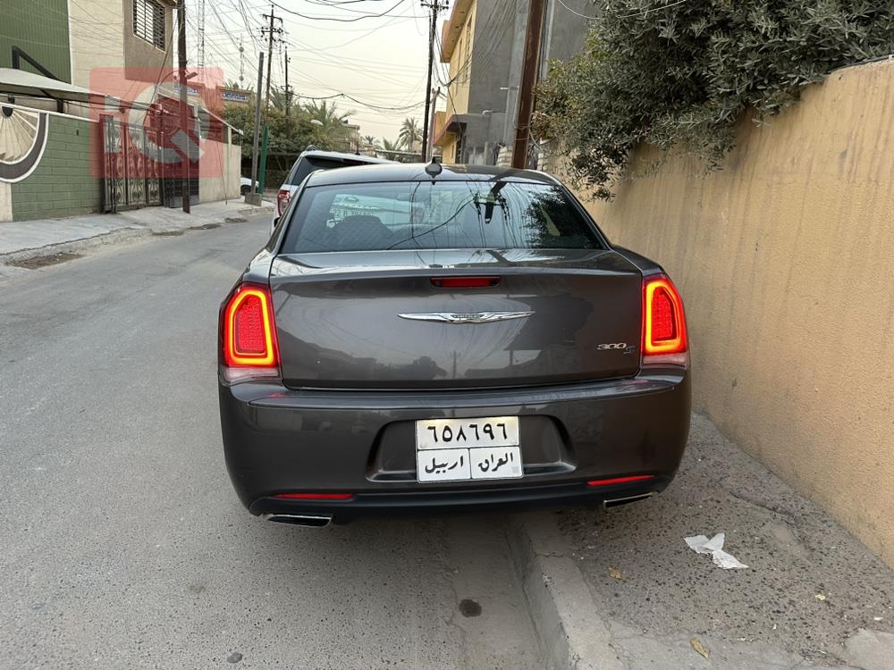 کرایسلەر 300